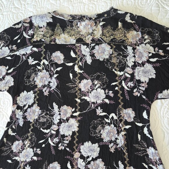 Gimmicks Embroidered Floral Eyelet Kimono Top with Shark Bite Hem Misses size S - Picture 11 of 15